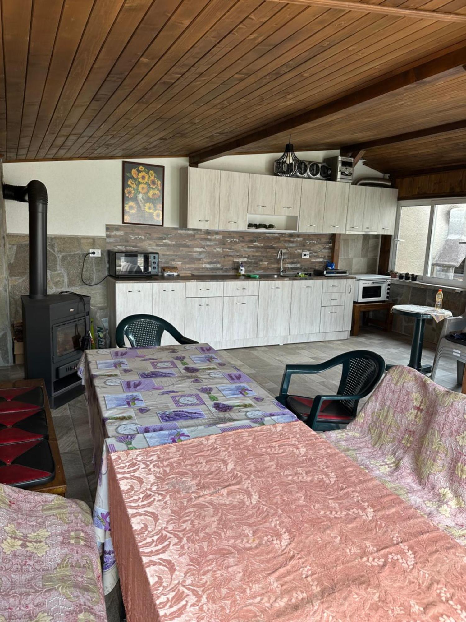 Velkovski Guest House Chisaria Zewnętrze zdjęcie