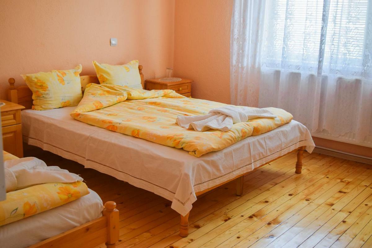 Velkovski Guest House Chisaria Zewnętrze zdjęcie